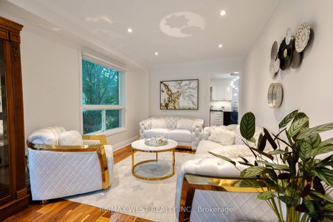 Photo 7 at 62 Briardale Place, Aurora Highlands, Aurora