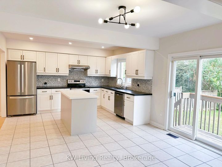 Photo 7 at 43 Bayswater Avenue, Oak Ridges Lake Wilcox, Richmond Hill