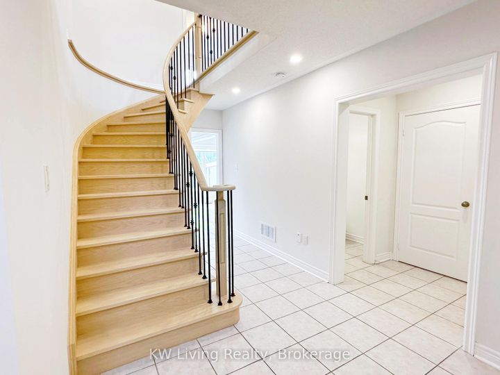 Photo 14 at 43 Bayswater Avenue, Oak Ridges Lake Wilcox, Richmond Hill