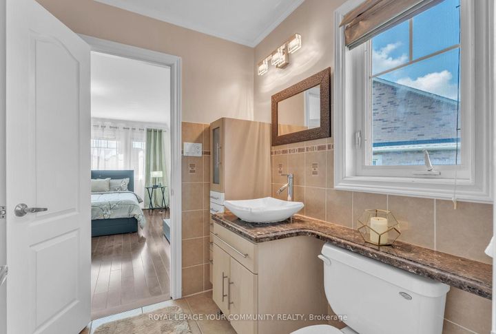 Photo 23 at 35 VANDERVOORT Drive, Jefferson, Richmond Hill