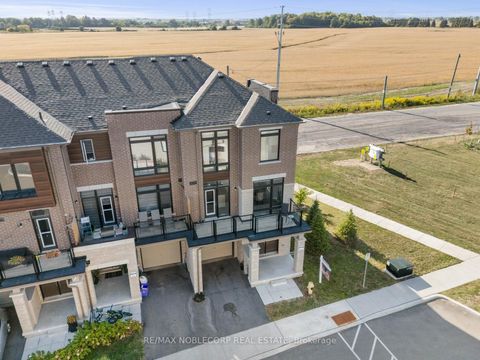 Photo 5 at 75 Holyrood Crescent, Kleinburg, Vaughan