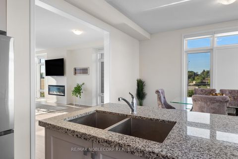 Photo 23 at 75 Holyrood Crescent, Kleinburg, Vaughan