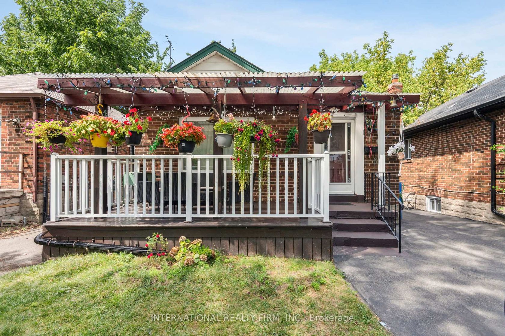 1982 Lawrence Avenue W, Weston, Toronto 