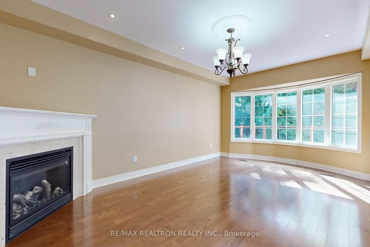 Photo 4 at 363 Maria Antonia Road, Vellore Village, Vaughan
