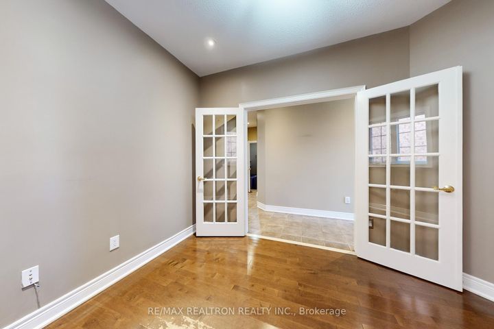 Photo 14 at 363 Maria Antonia Road, Vellore Village, Vaughan