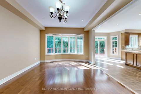 Photo 5 at 363 Maria Antonia Road, Vellore Village, Vaughan