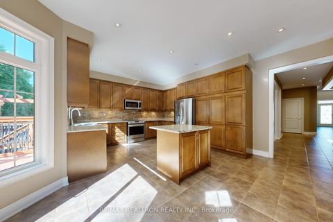 Photo 11 at 363 Maria Antonia Road, Vellore Village, Vaughan