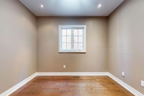 Photo 13 at 363 Maria Antonia Road, Vellore Village, Vaughan