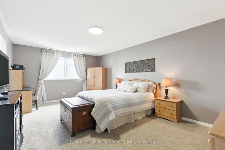 Photo 17 at 3856 Skyview Street, Churchill Meadows, Mississauga