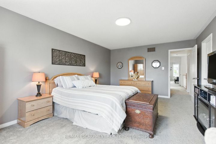 Photo 18 at 3856 Skyview Street, Churchill Meadows, Mississauga