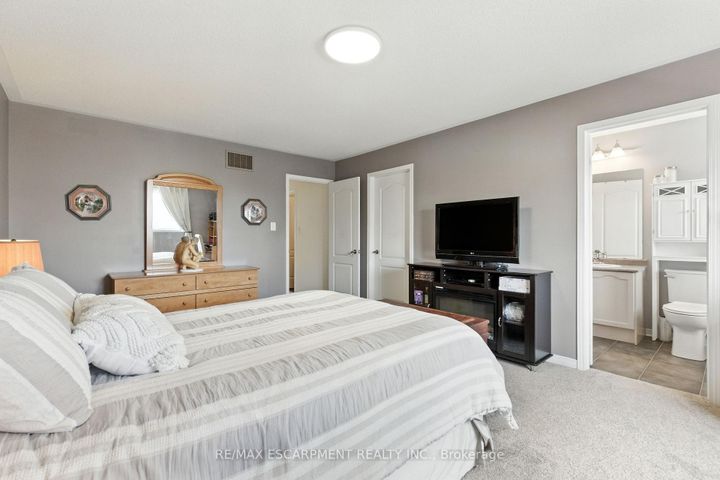 Photo 19 at 3856 Skyview Street, Churchill Meadows, Mississauga