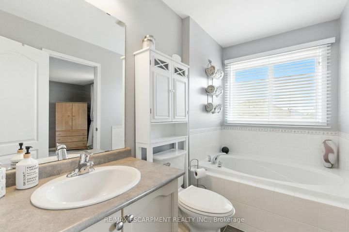 Photo 21 at 3856 Skyview Street, Churchill Meadows, Mississauga