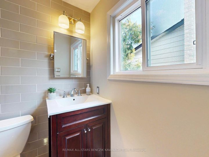 Photo 16 at 93 Sir Lancelot Drive, Markham Village, Markham