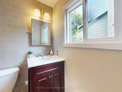 Photo 16 at 93 Sir Lancelot Drive, Markham Village, Markham