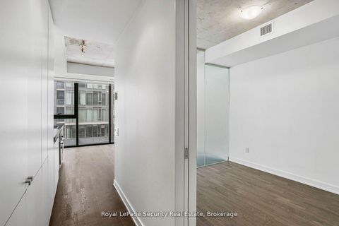 Photo 8 at 320 - 629 King Street, Waterfront Communities C1, Toronto