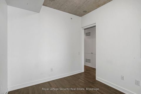 Photo 10 at 320 - 629 King Street, Waterfront Communities C1, Toronto