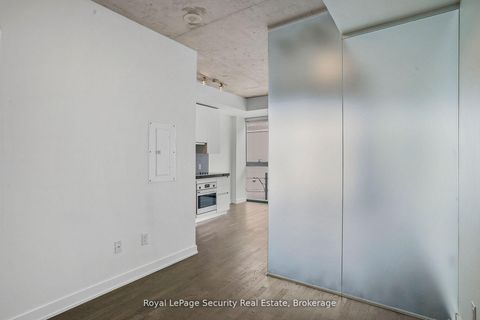 Photo 12 at 320 - 629 King Street, Waterfront Communities C1, Toronto