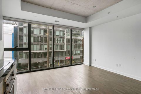 Photo 13 at 320 - 629 King Street, Waterfront Communities C1, Toronto