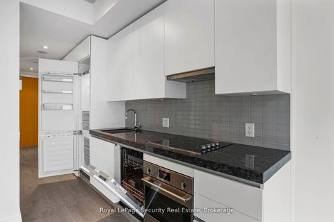 Photo 15 at 320 - 629 King Street, Waterfront Communities C1, Toronto