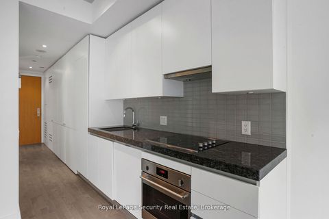 Photo 16 at 320 - 629 King Street, Waterfront Communities C1, Toronto