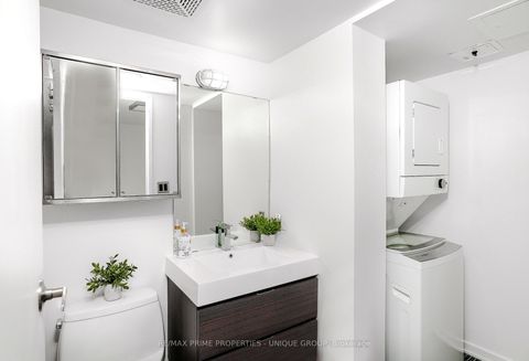 Photo 21 at 923 - 388 Richmond Street W, Waterfront Communities C1, Toronto