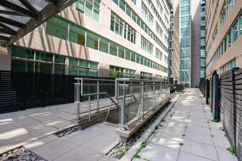 Photo 35 at 923 - 388 Richmond Street W, Waterfront Communities C1, Toronto