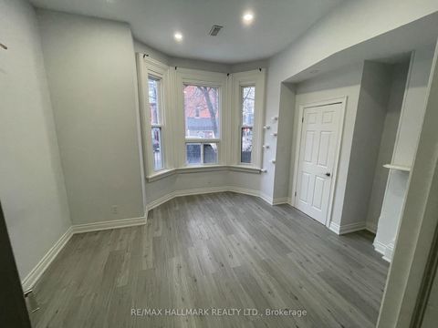 Photo 4 at 414 Dundas Street E, Moss Park, Toronto