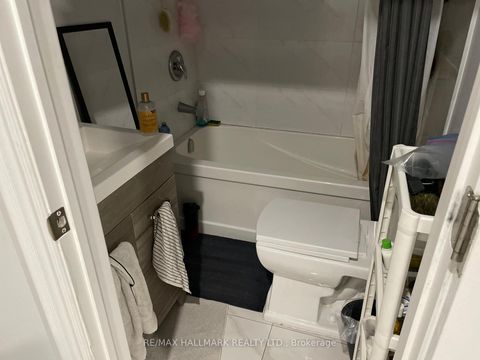 Photo 11 at 414 Dundas Street E, Moss Park, Toronto