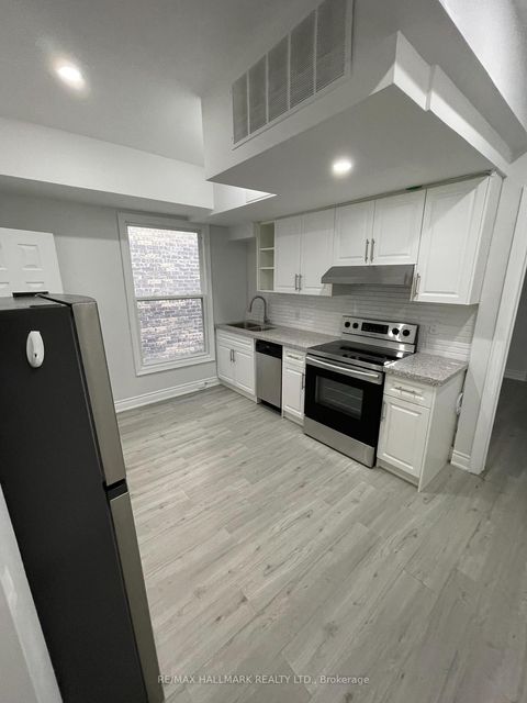 Photo 14 at 414 Dundas Street E, Moss Park, Toronto