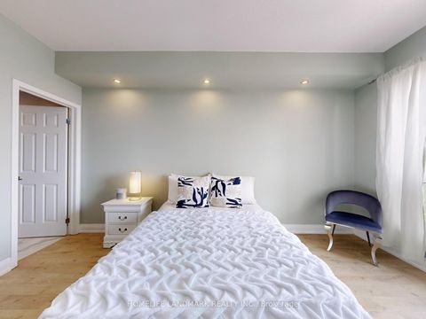 Photo 1 at 619 - 8 Maison Parc Court, Lakeview Estates, Vaughan