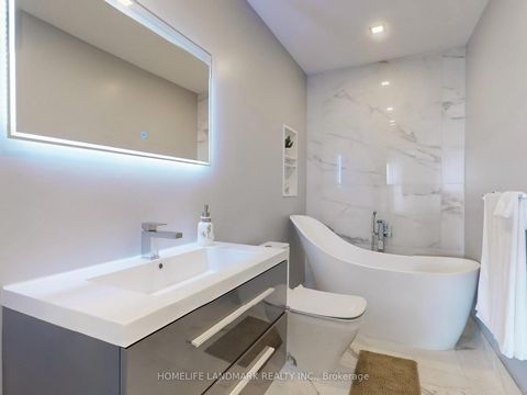 Photo 3 at 619 - 8 Maison Parc Court, Lakeview Estates, Vaughan