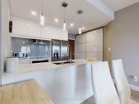 Photo 5 at 619 - 8 Maison Parc Court, Lakeview Estates, Vaughan