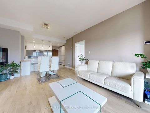 Photo 10 at 619 - 8 Maison Parc Court, Lakeview Estates, Vaughan