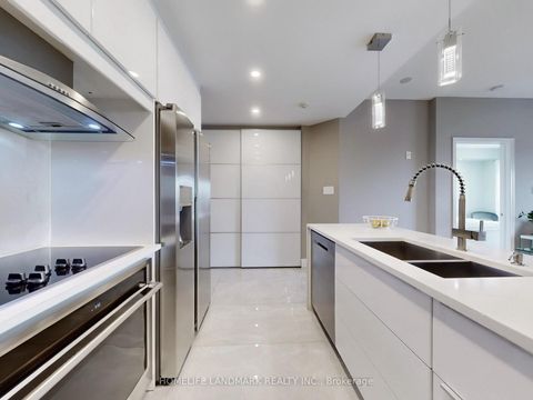 Photo 14 at 619 - 8 Maison Parc Court, Lakeview Estates, Vaughan