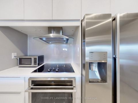 Photo 15 at 619 - 8 Maison Parc Court, Lakeview Estates, Vaughan
