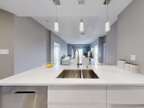Photo 16 at 619 - 8 Maison Parc Court, Lakeview Estates, Vaughan