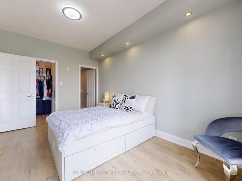 Photo 17 at 619 - 8 Maison Parc Court, Lakeview Estates, Vaughan