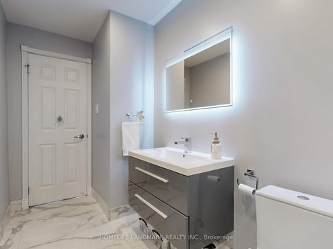 Photo 18 at 619 - 8 Maison Parc Court, Lakeview Estates, Vaughan