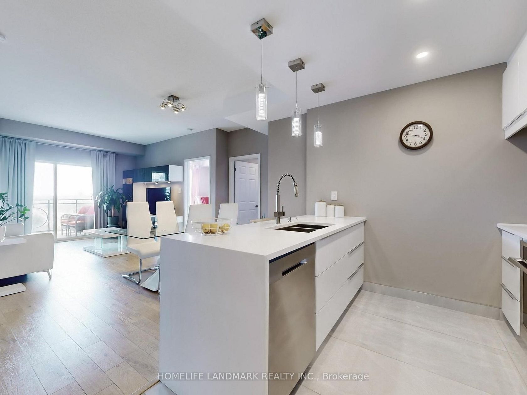 619 - 8 Maison Parc Court, Lakeview Estates, Vaughan 