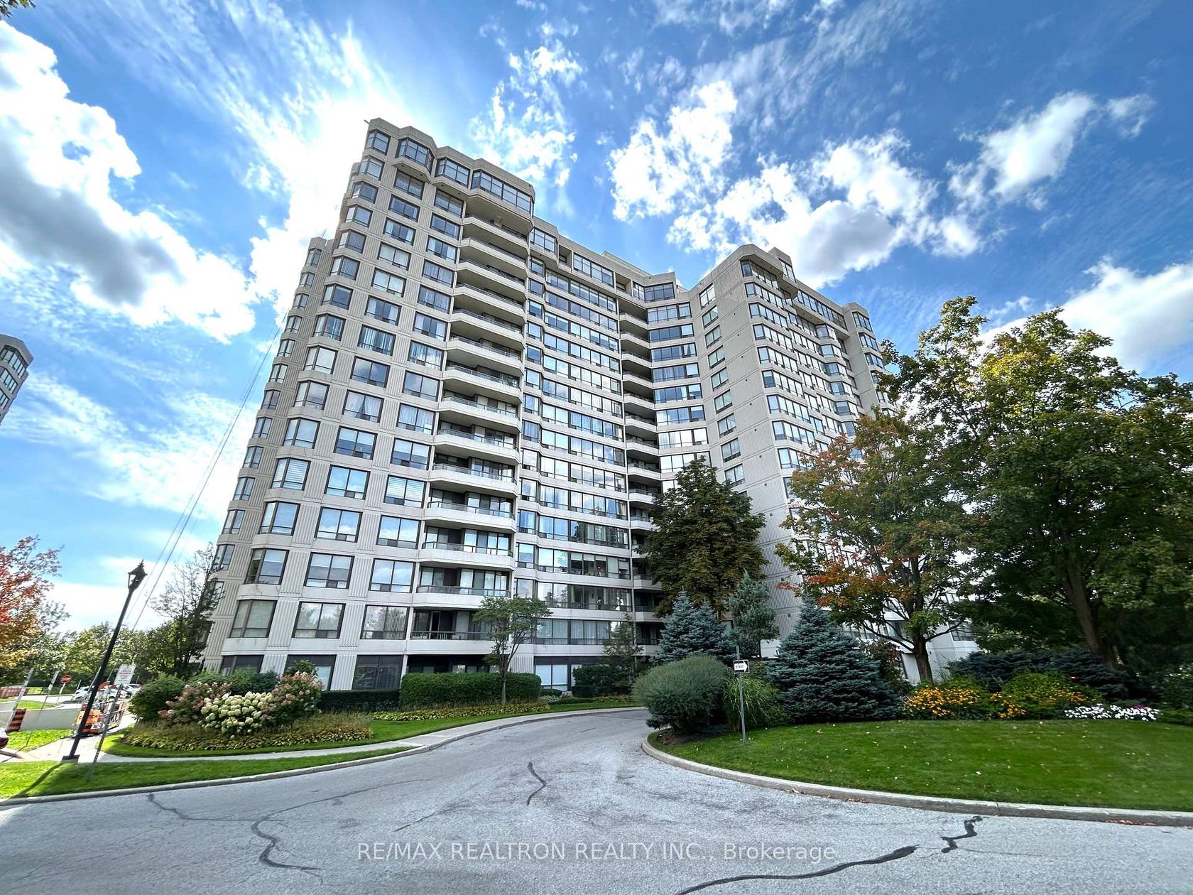 302 - 1131 Steeles Avenue W, Branson, Toronto 