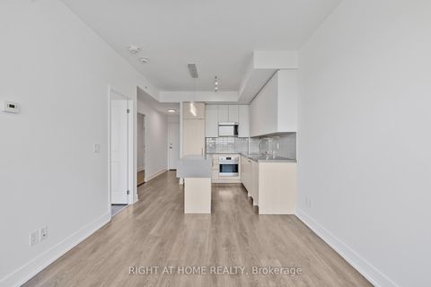 Photo 6 at 906 - 297 Oak Walk Drive, RO River Oaks, Oakville