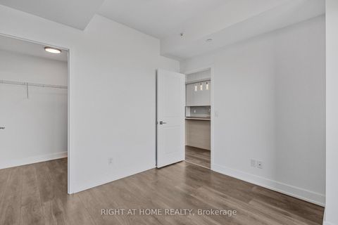 Photo 15 at 906 - 297 Oak Walk Drive, RO River Oaks, Oakville