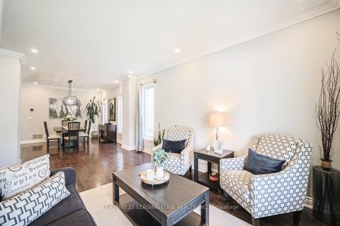 Photo 3 at 204 Ivy Jay Crescent, Bayview Northeast, Aurora