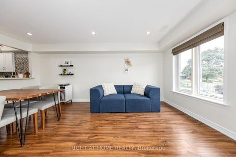 Photo 3 at 32 - 988 SHEPPARD Avenue W, Bathurst Manor, Toronto