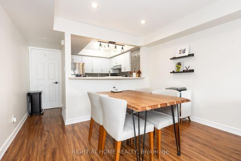 Photo 5 at 32 - 988 SHEPPARD Avenue W, Bathurst Manor, Toronto