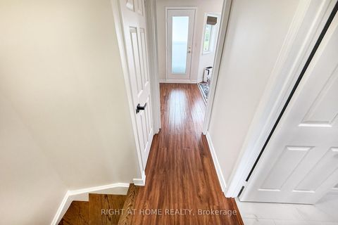 Photo 9 at 32 - 988 SHEPPARD Avenue W, Bathurst Manor, Toronto