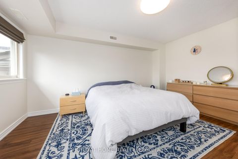 Photo 11 at 32 - 988 SHEPPARD Avenue W, Bathurst Manor, Toronto