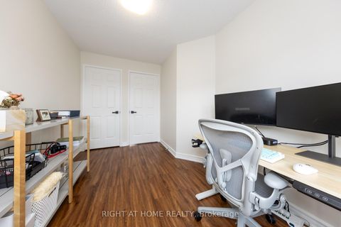 Photo 15 at 32 - 988 SHEPPARD Avenue W, Bathurst Manor, Toronto