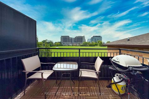 Photo 16 at 32 - 988 SHEPPARD Avenue W, Bathurst Manor, Toronto