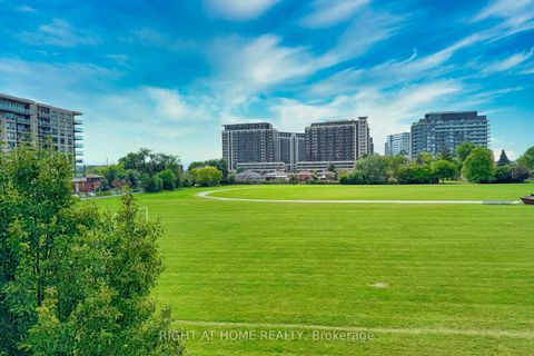 Photo 18 at 32 - 988 SHEPPARD Avenue W, Bathurst Manor, Toronto